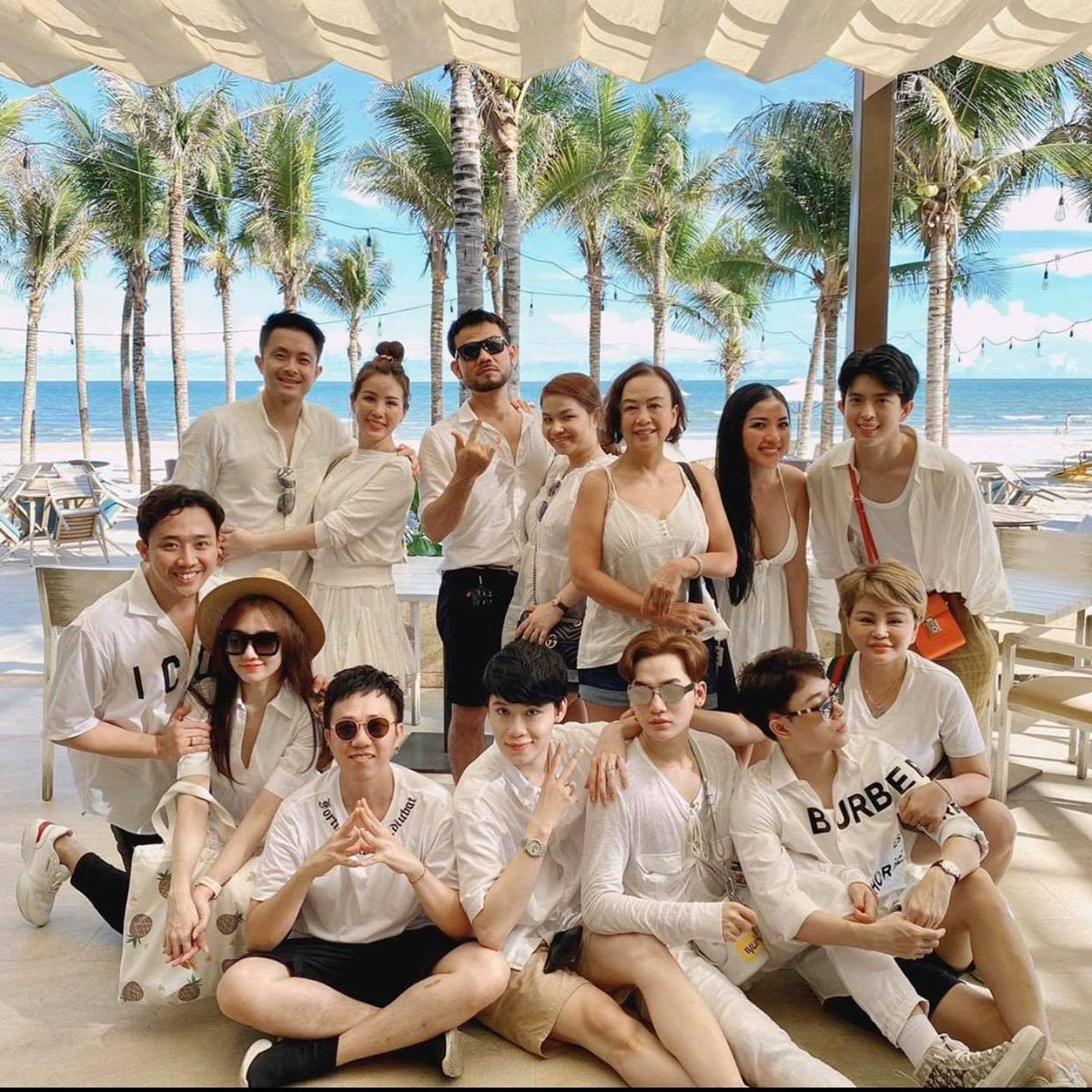 Là một trong những hội bạn thân đình đám nhất showbiz Việt, Trấn Thành cùng "hội anh chị em" nhận được sự quan tâm và yêu thích của đông đảo các fan hâm mộ.