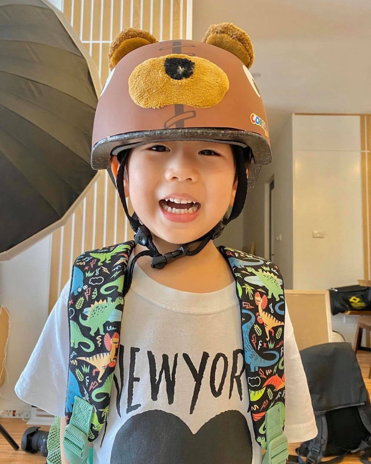 Đậu rất thích những món phụ kiện, những chiếc áo phông có hình thù dễ thương.