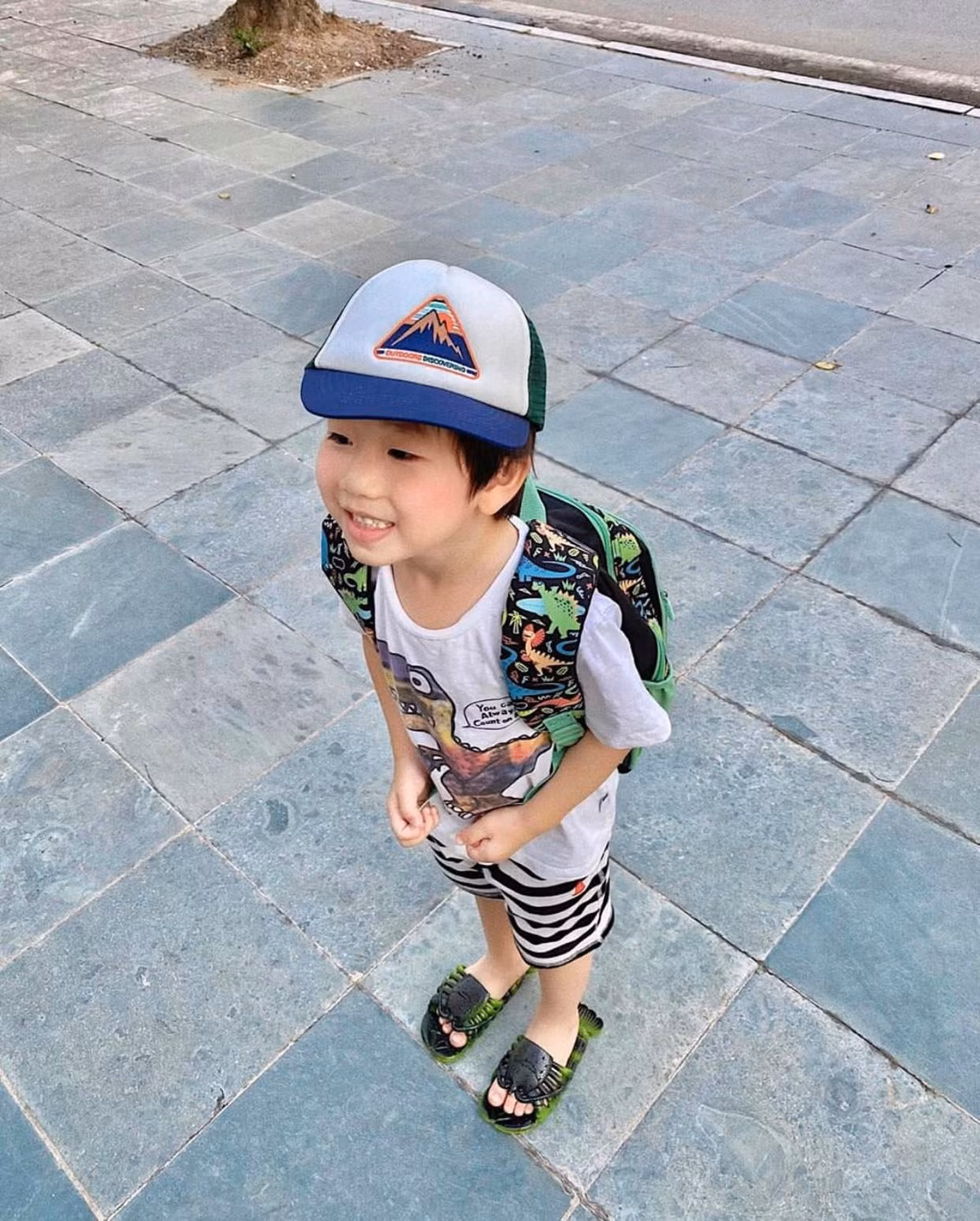 Hoàng tử nhà Nam Thương - Ba Duy cũng là "người trong mộng" của các thiếu nữ. Có bố mẹ là hotgirl, hotboy đình đám nên không có gi lạ khi Đậu Đậu sở hữu khuôn mặt gây thương nhớ.