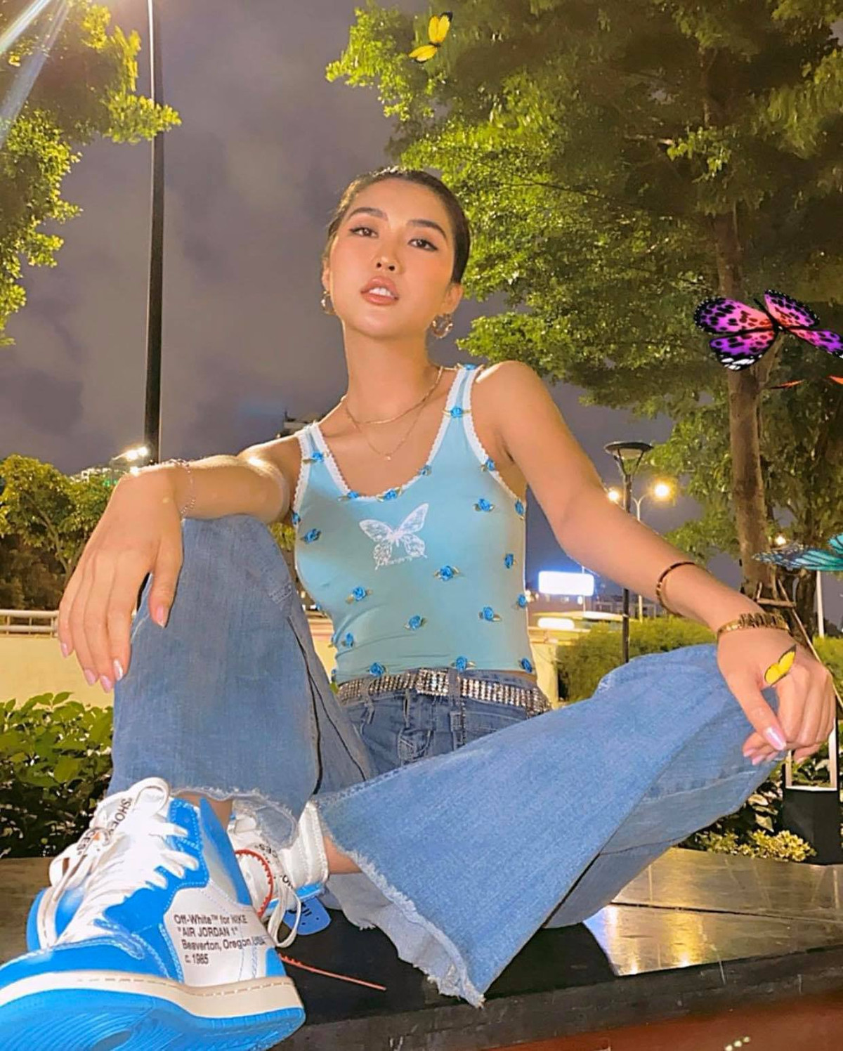 Là hoa khôi Phú Yên năm 2011, Nguyễn Đặng Tường Linh gây chú ý bởi gương mặt xinh đẹp nhẹ nhàng cùng thành tích học tập đáng nể.