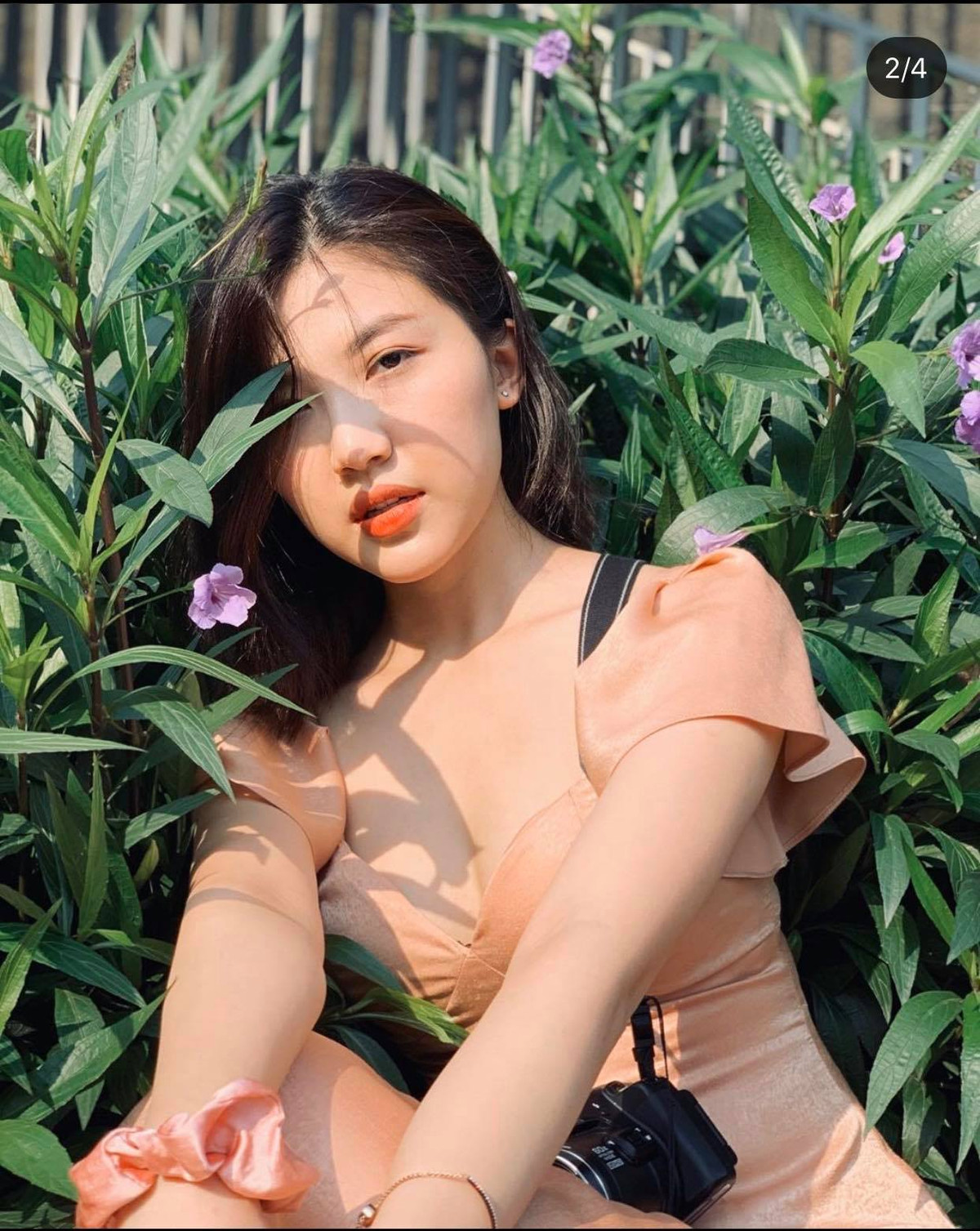 Khác với trên phim, Huyền Thanh ngoài đời vô cùng hiền lành và dễ thương. Cô cũng sở hữu gu thời trang đa dạng, trong đó nổi bật là phong cách sexy quyến rũ.