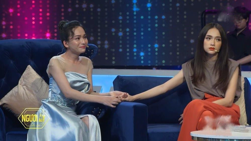 Màu nâu sang trọng cùng với thiết kế lạ mắt càng khẳng định phong cách thời trang đỉnh cao của nàng hoa hậu.