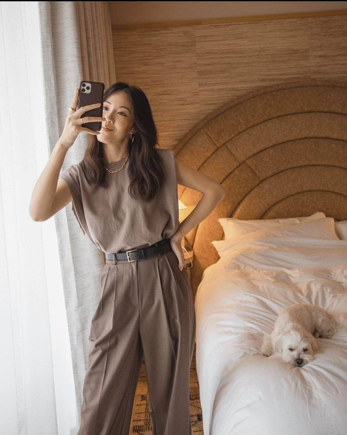 Áo tanktop đã trở thành xu hướng nhiều năm trước, giờ lại tiếp tục trở thành hot trend bởi sự mát mẻ, thoải mái mà vẫn đảm bảo đẹp, cá tính mà nó mang lại.