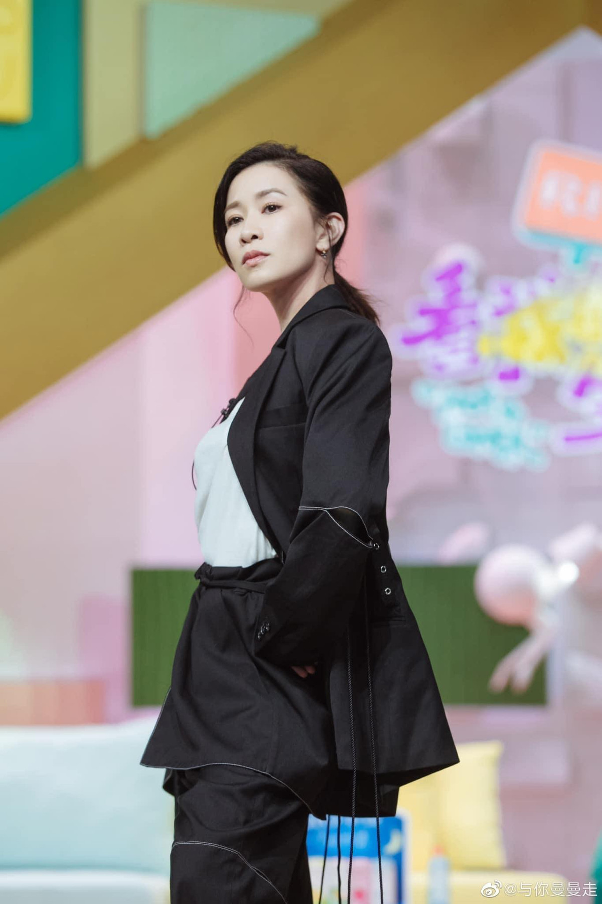 Xa Thi Mạn đặc biệt yêu thích phong cách menswear phù hợp với cá tính mạnh mẽ, kiên cường của mình.