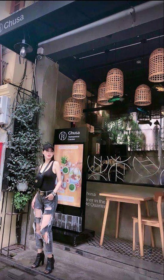 Những món đồ phụ kiện được cô nàng lựa chọn kĩ lưỡng ăn nhập với nhau từ đầu đến chân không thể chê.