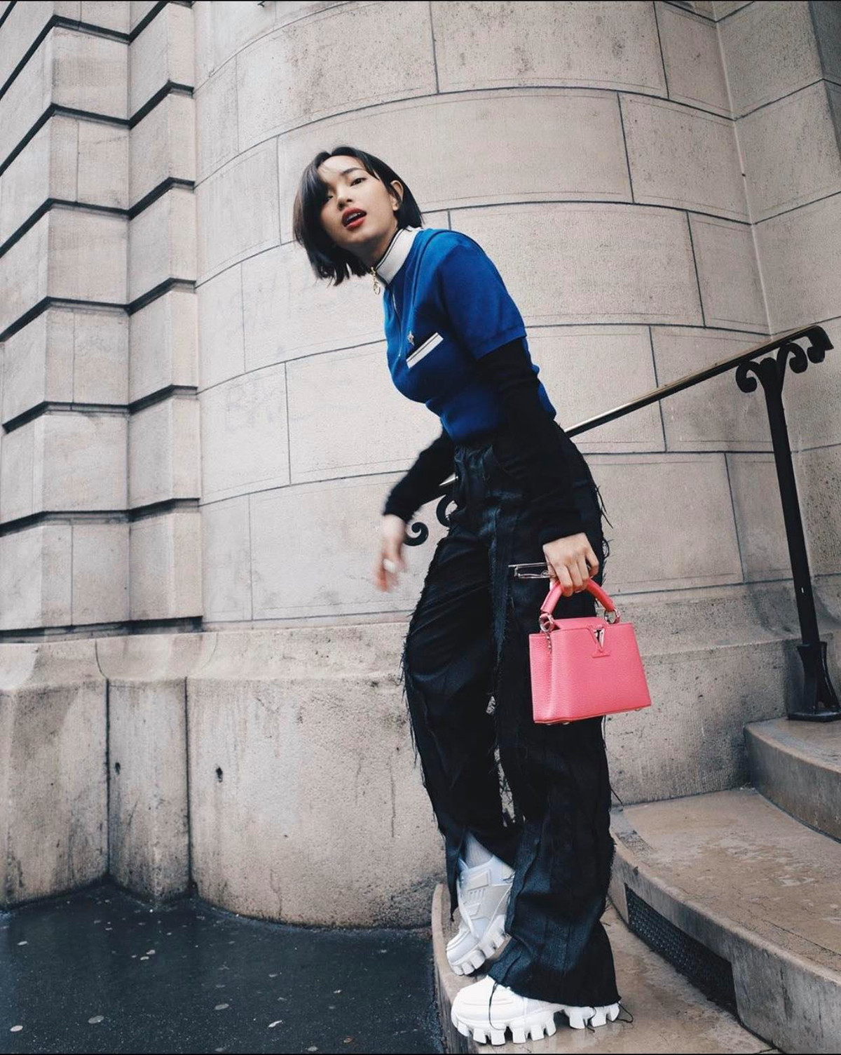 Tên đầu đủ của người mẫu sinh năm 1997 là Bùi Thái Bảo Châu, là gương mặt đình đám trong giới thời trang trong nước và quốc tế. Dù sở hữu chiều cao khiêm tốn nhưng nhờ cách ăn mặc và trang điểm cá tính, Châu Bùi đã tạo dựng dược tên tuổi cho mình.