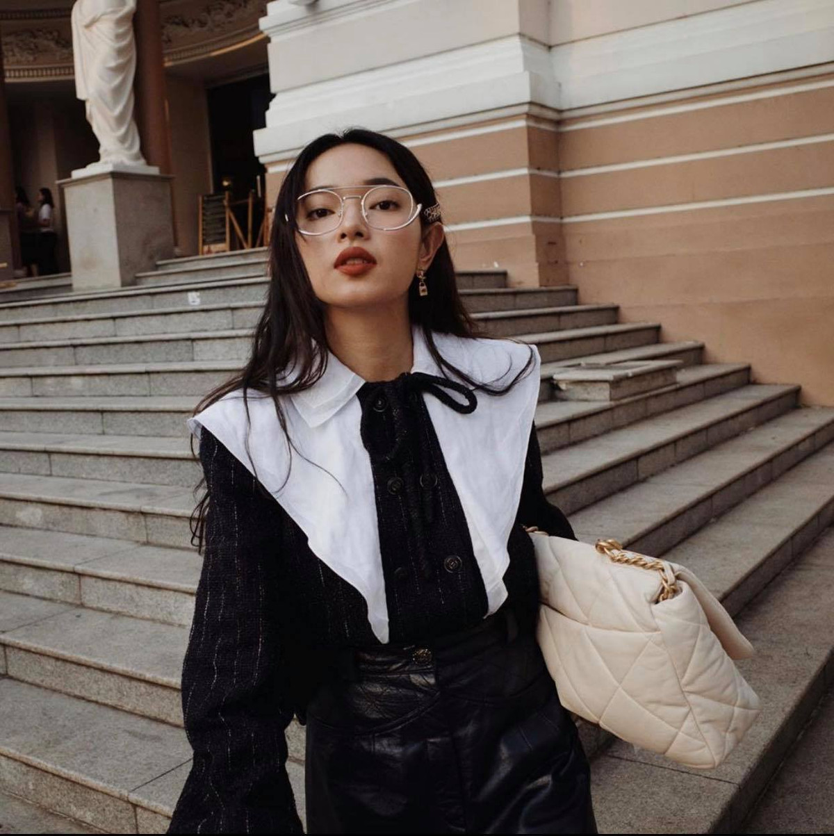 Là tín đồ của các nhãn hàng thời trang nổi tiếng trên thế giới, Châu Bùi có một bộ sưu tập đồ sộ đồ hiệu cực chất.