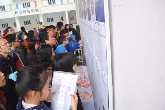 Xet tuyen vao lop 6: So “da bong” trach nhiem cho truong