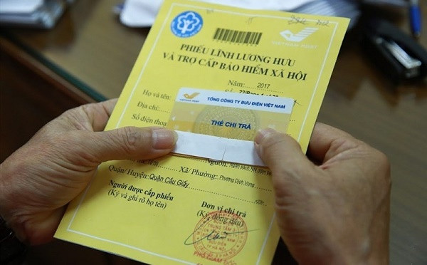 Nguoi nghi huu van di lam them se bi cat luong huu?