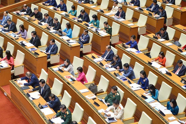 Bỏ vân tay trên bề mặt thẻ căn cước để bảo đảm tính bảo mật Bo van tay tren be mat the can cuoc de bao dam tinh bao mat