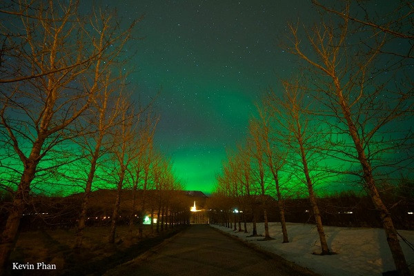 Bac cuc quang ‘nhuom xanh’ bau troi Iceland-Hinh-2