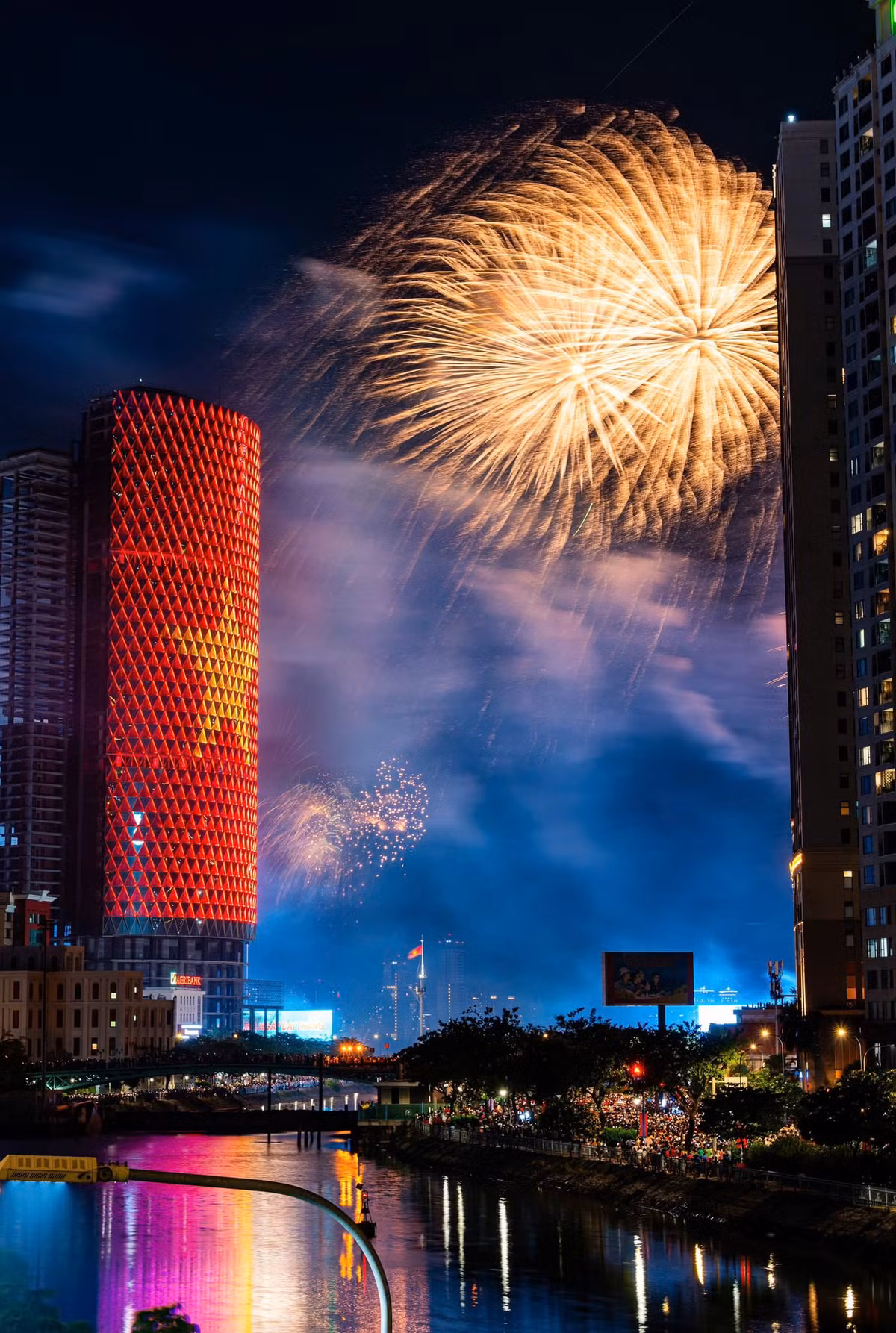 Phao hoa ruc ro mung ky niem 50 nam ngay thong nhat non song-Hinh-2