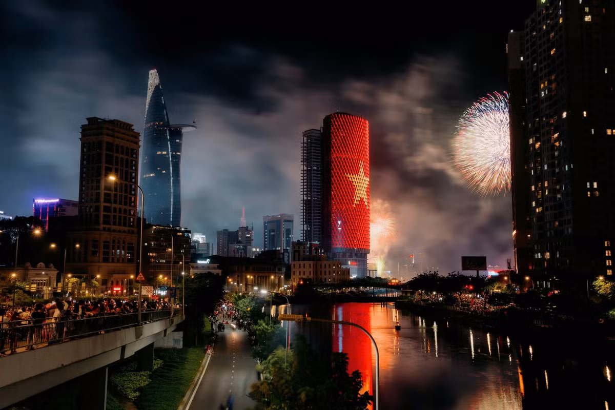 Phao hoa ruc ro mung ky niem 50 nam ngay thong nhat non song-Hinh-4