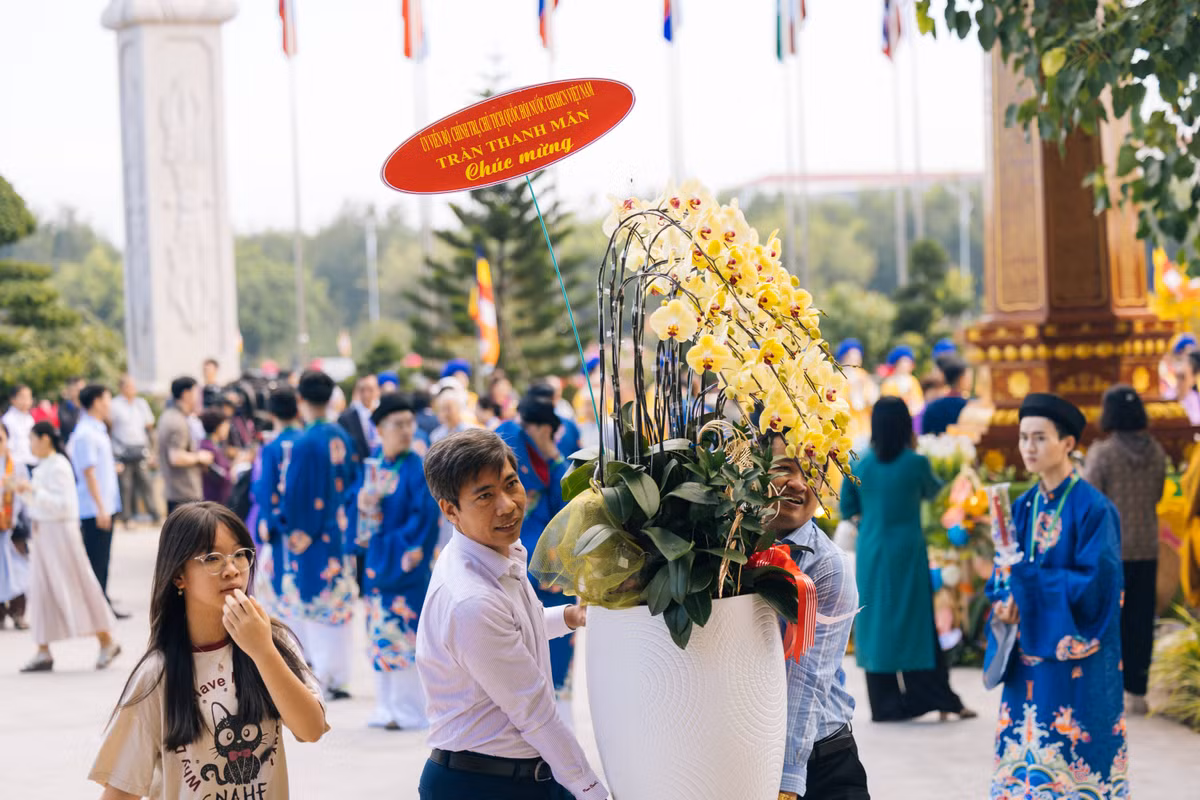 Chủ tịch Quốc hội nước Cộng hòa xã hội chủ nghĩa Việt Nam - Trần Thanh Mẫn gửi hoa chúc mừng Đại lễ Vesak Liên Hợp Quốc 2025.