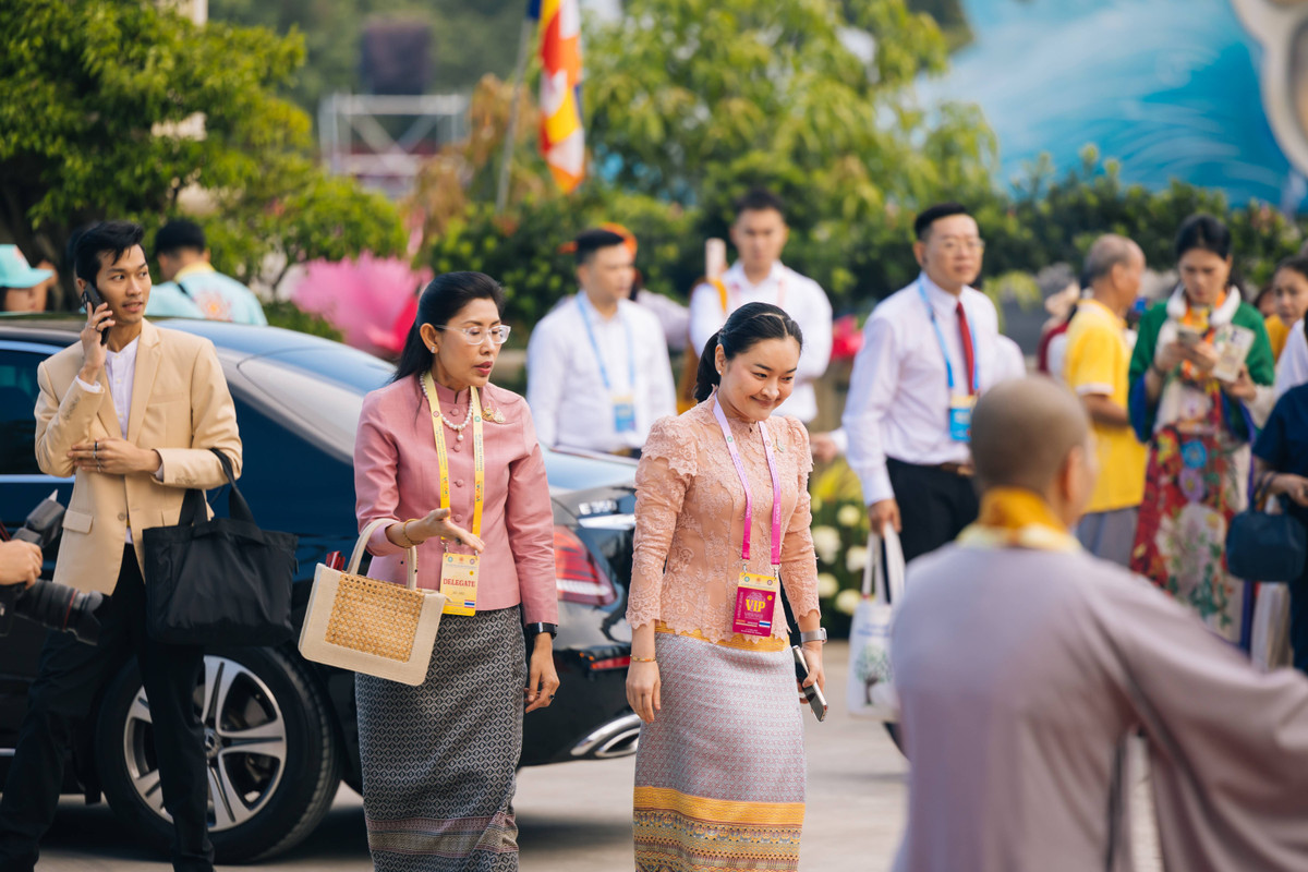 Đoàn đại biểu quốc tế tham dự lễ khai mạc.