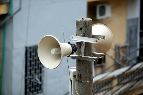 Hai loa hướng ra hai phía. Những hình ảnh ấn tượng về loa phường chuẩn bị trở lại với người dân Hà Nội. Ảnh: Dân Việt. &gt;&gt;&gt; Mời độc giả xem thêm video Đâm chết bạn nhậu vì bị giấu loa kẹo kéo khi đang hát: