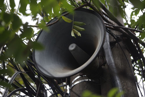 Hình ảnh những loa phường cũ kỹ đã quá quen thuộc với người dân Hà Nội. Ảnh: Dân Việt.