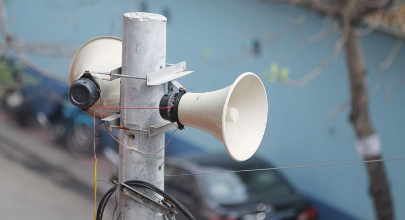 Tháng 8/2017, tại đề án số 513, Hà Nội yêu cầu sắp xếp lại hoạt động của đài truyền thanh xã, phường, thị trấn theo hướng tại các quận chỉ duy trì từ 5 đến 10 cụm loa (mỗi cụm tối đa 2 loa). Và chỉ phát khi có thông báo khẩn như thiên tai, dịch bệnh hoặc theo yêu cầu của trung ương, TP. Ảnh: Theo TTXVN.