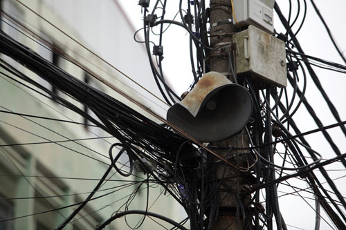 Ngay lập tức, thông tin này đã gây "nóng" dư luận với nhiều ý kiến trái chiều. Trong đó, nhiều ý kiến không đồng thuận việc khôi phục loa phường, bởi gây ô nhiễm tiếng ồn. Hơn nữa, giờ đã là thời đại 4.0, có rất nhiều kênh để có thể tiếp nhận thông tin, loa phường đã hoàn thành sứ mệnh lịch sử của nó, không nên khôi phục.