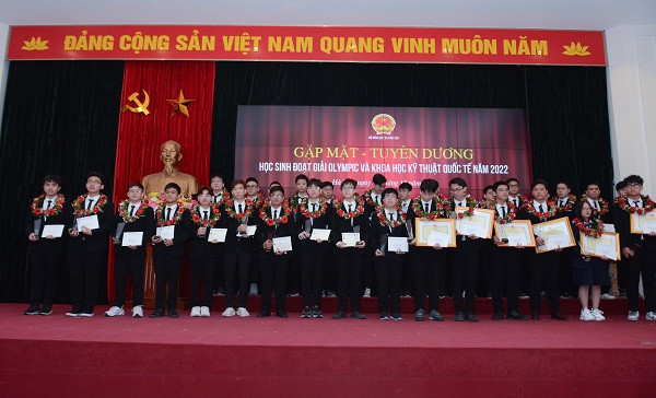 Tuyen duong 33 hoc sinh doat giai Olympic va Khoa hoc ky thuat quoc te 2022-Hinh-2