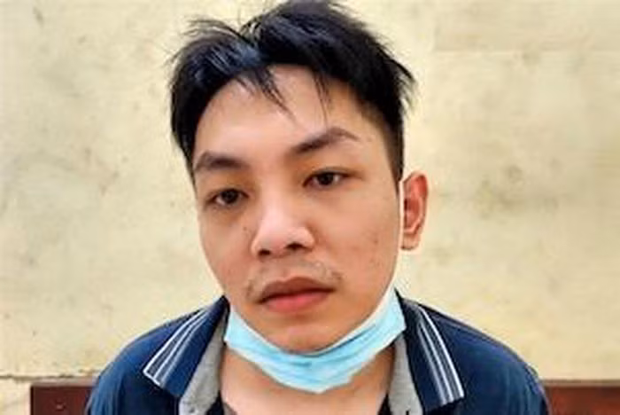  Đối tượng giết người bị bắt sau 4 năm trốn nã: Ngày 9/9, Công an quận Đống Đa (Hà Nội) cho biết, vừa bắt giữ Lê Quang Tiến (SN 1994, trú quận Ba Đình) khi đối tượng đang trốn ở phường Hàng Bột, quận Đống Đa sau hơn 4 năm bị truy nã đặc biệt về tội Giết người.