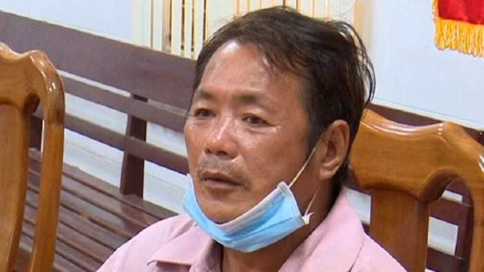  Bắt giữ đối tượng đốt nhà, mưu sát người tình: Nguyễn Văn Dũng (SN 1971, trú huyện Phú Tân, An Giang) và bà V.T.N. (SN 1972, trú TP Châu Đốc) sinh sống với nhau như vợ chồng, thời gian gần đây do phát sinh mâu thuẫn trong quá trình sinh sống nên Dũng đã mua xăng và đốt nhà bà N. Ngày 9/9, Dũng bị Công an tỉnh An Giang bắt giữ.