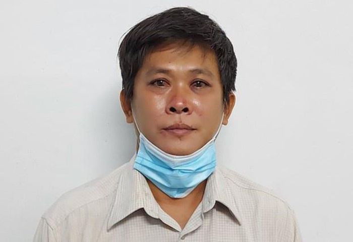  Đánh cảnh sát khi bị phát hiện tụ tập ăn nhậu: Lê Văn Nhân (42 tuổi, trú TP Hồng Ngự, tỉnh Đồng Tháp) bị lực lượng chức năng phát hiện khi cùng 3 người khác ăn nhậu, ông Nhân lăng mạ, đánh 2 cán bộ trong tổ công tác. Ngày 3/9, Nhân bị Công an TP Hồng Ngự bắt tạm giam.