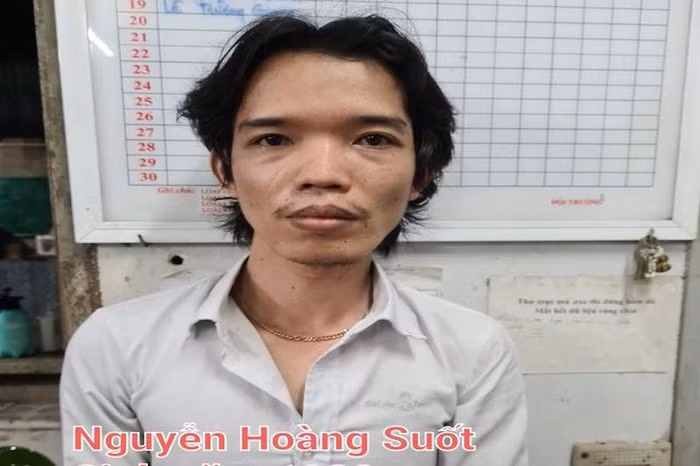 Tin nong 3/9: Cap vo chong tu vong, thi the bi de trong dong do nat-Hinh-2