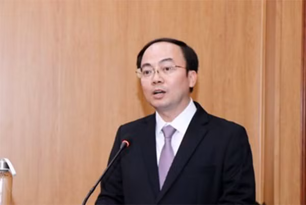 Ông Nguyễn Đăng Bình sinh ngày 8/5/1978, tại xã Xuân Canh, huyện Đông Anh, Hà Nội. Ông Bình thuộc diện Ban Bí thư quản lý, được đào tạo cơ bản, có trình độ Tiến sỹ Kinh tế, Cao cấp lý luận chính trị, đã qua chương trình bồi dưỡng dự nguồn cán bộ cao cấp và các lớp bồi dưỡng về chuyên môn nghiệp vụ quản lý hành chính, quốc phòng-an ninh.