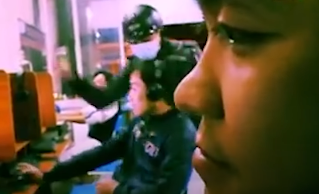  "Sát thủ" tàn độc giữa quán game: Khoảng 22h ngày 13/10/2013, TP Pleiku chìm trong những cơn mưa nặng hạt. Tại quán Internet số 151 Trường Chinh vẫn đông nghẹt người chơi. Trong lúc mọi người đang chơi game, bất ngờ anh Lăng Minh Châu (SN 1990, trú thị xã Ayun Pa, tỉnh Gia Lai) bị 2 nam thanh niên đâm tử vong. (Ảnh minh họa)