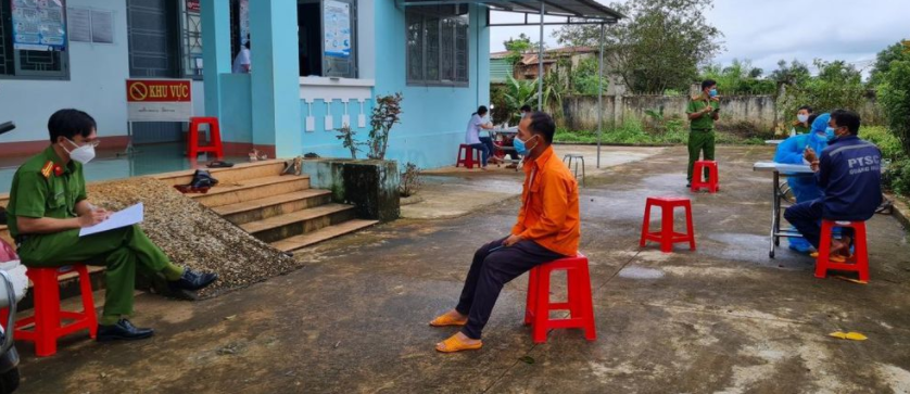  Xe khách chở 13 người "né" chốt kiểm soát dịch: Ngày 8/9, Công an xã Diên Phú (thành phố Pleiku, Gia Lai) đã phát hiện và tạm giữ một ô tô khách chở 13 người đến từ huyện Ia Grai (Gia Lai) tránh chốt kiểm soát dịch COVID-19. UBND xã Diên Phú đã xử phạt 13 người này tổng 26 triệu đồng. Đồng thời đề nghị Công an TP Pleiku điều tra, làm rõ vụ việc. 