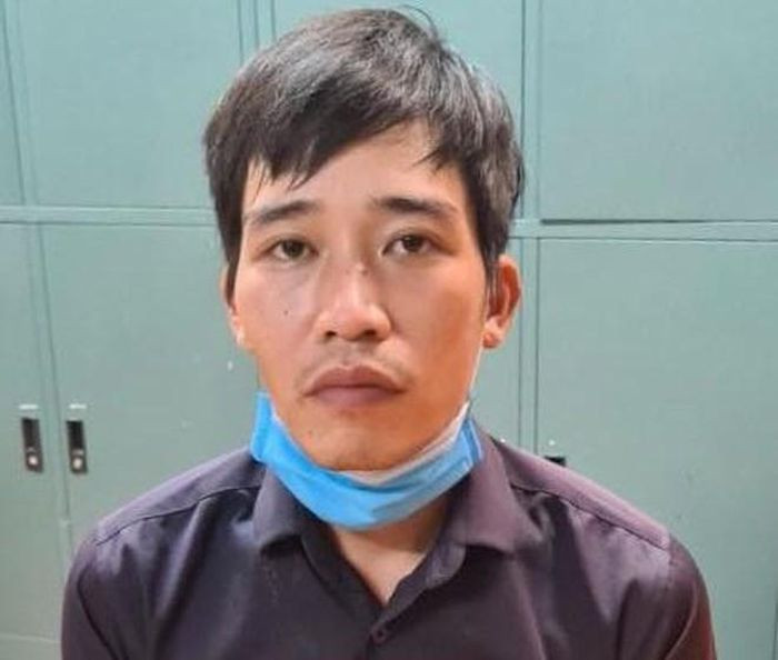  Lợi dụng trời mưa, vác kìm cộng lực đi trộm cắp tài sản: Lợi dụng trời mưa, vắng người, Phan Huy Tuyến (SN 1993, trú huyện Phúc Thọ, Hà Nội) mang theo kìm cộng lực đi lang thang dọc các tuyến phố trên địa bàn thị xã Sơn Tây để trộm cắp tài sản. Ngày 8/9, Tuyến bị Công an thị xã Sơn Tây khởi tố. 