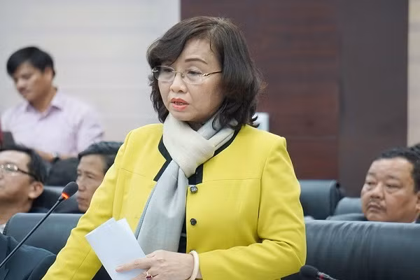 Bà Ngô Thị Kim Yến tốt nghiệp Đại học Y chuyên ngành bác sĩ đa khoa, là thạc sĩ Kinh tế Y tế, cao cấp lý luận chính trị. 