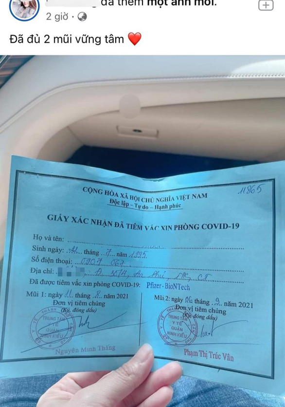 Mặc dù hành vi của cô gái này không vi phạm quy định, tuy nhiên, việc khoe mẽ có "quan hệ" để được tiêm vắc xin theo nguyện vọng bị dư luận cho là phản cảm. Đồng thời, không chỉ cô gái nhận "gạch đá" từ dư luận mà "ông anh" của cô gái cũng lĩnh đủ.