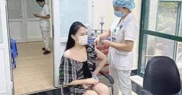 Theo đó, V.P.A bị phạt số tiền 12,5 triệu đồng. Theo Thanh tra Bộ TT&amp;TT, bà V.P.A có hành vi vi phạm là đăng tải nội dung thông tin sai sự thật trên mạng xã hội, cụ thể là: "Tiêm vắc xin COVID-19 không cần đăng ký", "Được ưu tiên tiêm vắc xin Pfizer" và tiêm vắc xin là do "ông ngoại" giúp. 