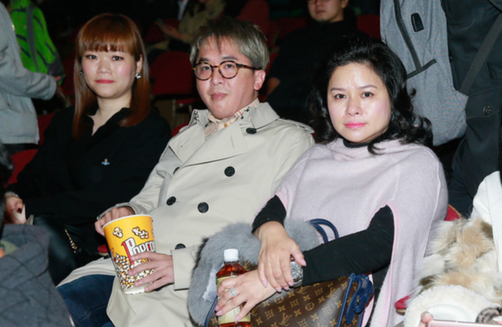 Dai gia tai san nghin ty song cung 3 co ban gai-Hinh-4