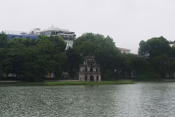 Từ đó, Ban Thường vụ Thành ủy Hà Nội yêu cầu toàn TP tiếp tục thực hiện quyết liệt, triệt để, nghiêm túc, có hiệu quả thực chất việc giãn cách xã hội theo chỉ đạo của T.Ư, TP, đặc biệt là kiểm soát chặt hơn, cần thiết áp dụng cao hơn một mức việc thực hiện giãn cách trong dịp nghỉ Lễ Quốc khánh 2/9. 