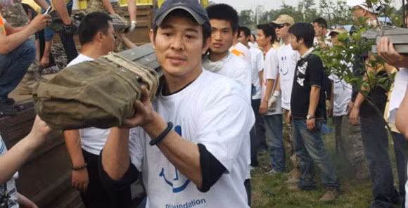 Ly Lien Kiet nuot 54 trieu USD tien tu thien de duong gia-Hinh-3