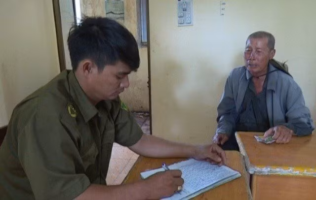 Cu ong 83 tuoi suyt mat tien trieu vi doi nham ve so