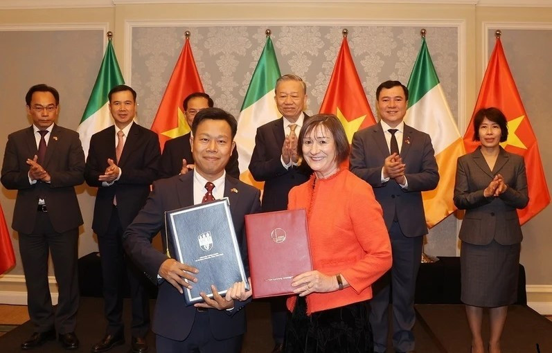 Việt Nam và Ireland ký kết văn kiện hợp tác trên nhiều lĩnh vực Viet Nam va Ireland ky ket van kien hop tac tren nhieu linh vuc