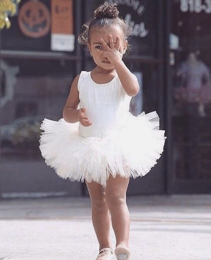 Theo MTV News, cô bé có hơn 200 bộ quần áo được thiết kế riêng. Ảnh: Kim Kardashian Instagram.