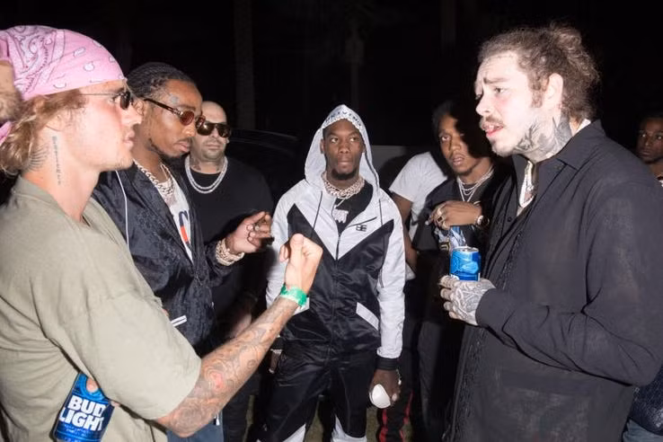 Những nhân chứng cho biết, người đàn ông gây rối có thể đã sử dụng ma túy. Nguồn: Internet.