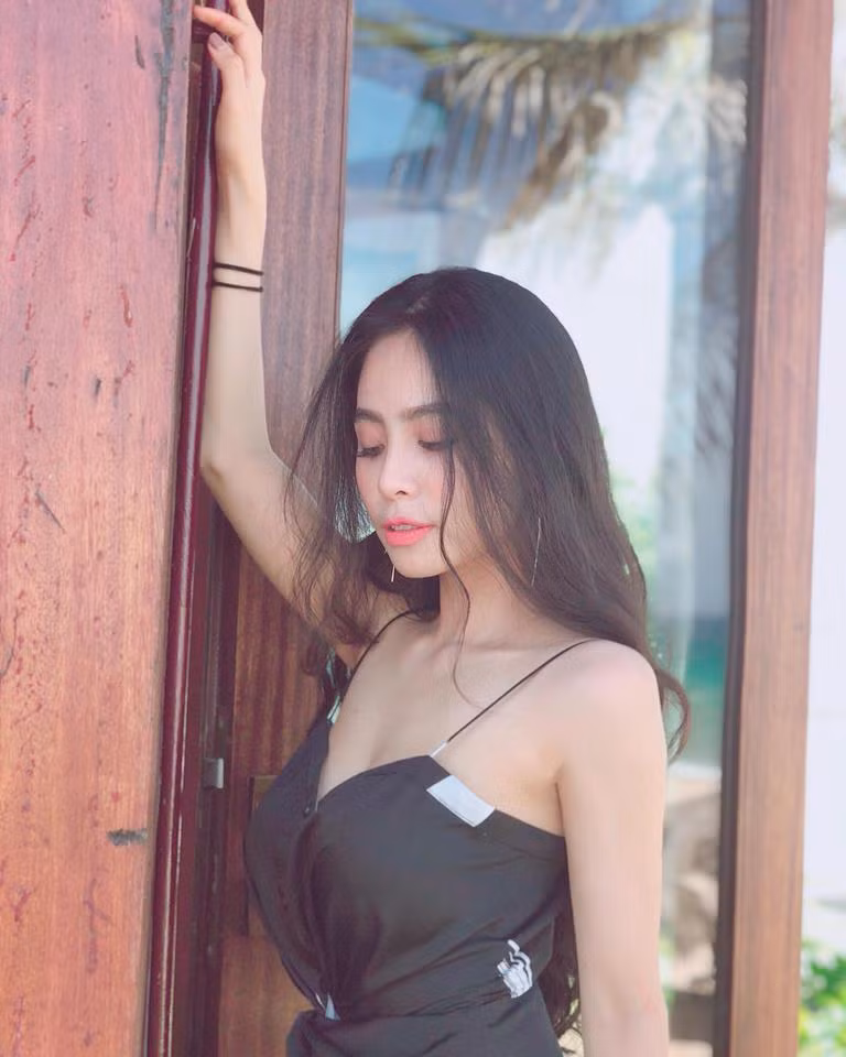 Không thể phủ nhận so với thời điểm tham gia cuộc thi Giọng hát Việt 2015, sau đó lấy chồng và sinh con, Kiều Anh rất biết cách chăm sóc cho bản thân, đặc biệt là vóc dáng.