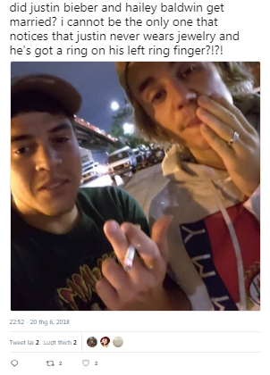 Justin chỉ đùa giỡn khi đeo chiếc nhẫn.