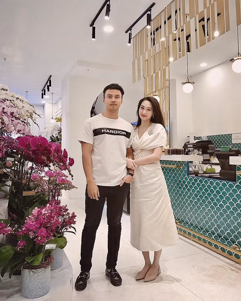Người đẹp xinh tươi bên người anh thân thiết là "soái ca khởi nghiệp" Lê Đăng Khoa. Ảnh: Facebook nhân vật.