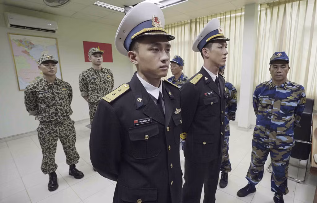 Người hâm mộ hy vọng Song Luân sẽ ghi dấu ấn với bộ phim được mong chờ nhất cuối tháng 9 này. Ảnh: Fanpage Hậu duệ mặt trời, FBNV.