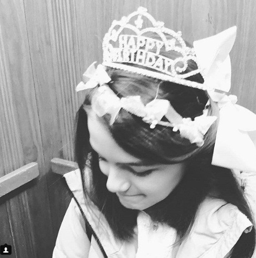 Ngày 18/4 vừa qua, Suri đón sinh nhật tuổi 12 với niềm khát khao được gặp cha ruột của mình sau nhiều năm xa cách.