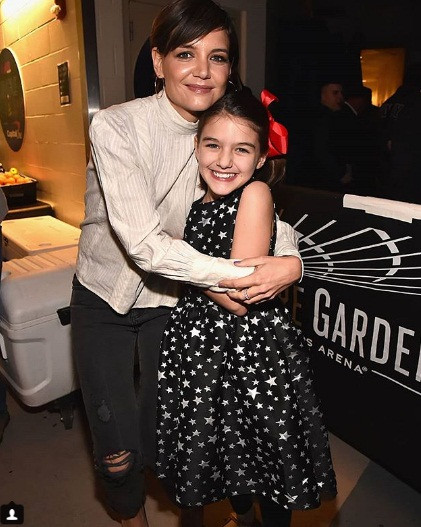 Suri càng lớn càng dạn dĩ và tự tin hơn. Từ nhỏ, cô bé đã có niềm đam mê rất lớn với bộ môn ballet chứ không phải diễn xuất như cha mẹ mình. Ảnh: Instagram Suricruise.official.