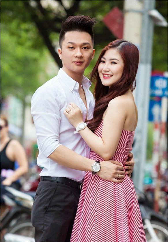 Quán quân giọng hát Việt mùa đầu tiên từng có thời gian hẹn hò Tùng Phan. Anh chàng cũng sở hữu gương mặt khá điển trai cùng thân hình cơ bắp, cực nam tính.