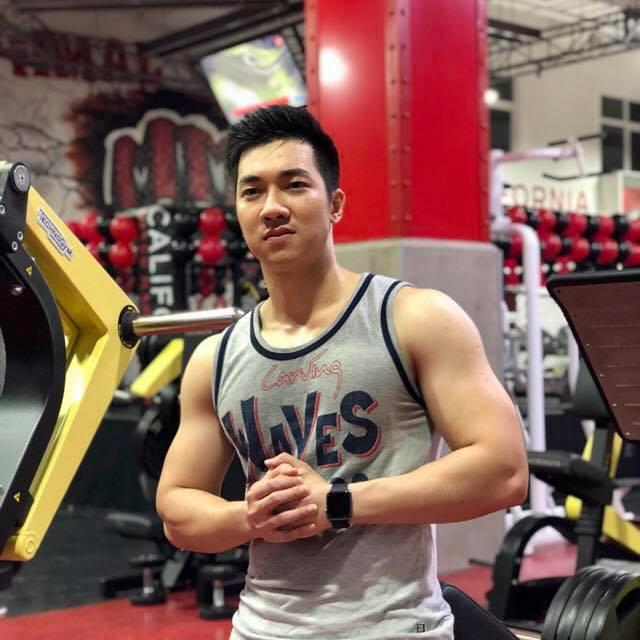 Không chỉ điển trai, Đức Phan còn sở hữu chiều cao lý tưởng, thân hình cơ bắp.